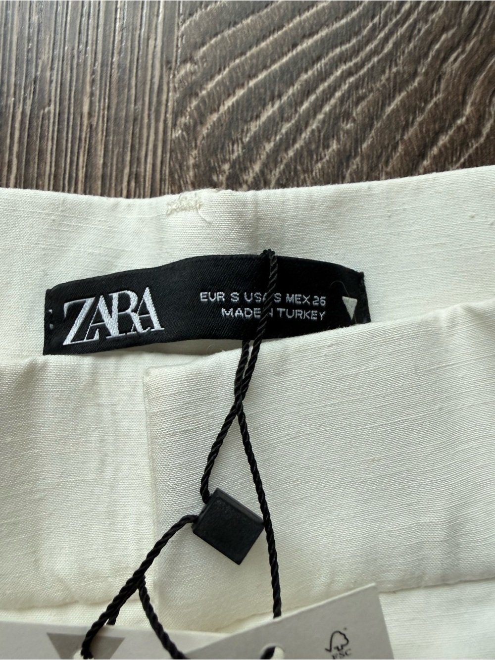 Zara White High-Waist Tailored Bermuda Shorts - Picture 4 of 10